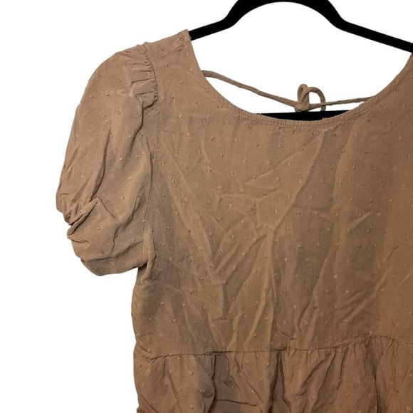 Tan textured Blouse with Short Sleeves and Tie Front - Picture 2 of 5